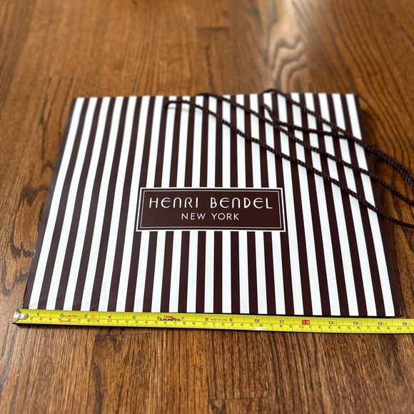 Henri Bendel Large Shopping Bag. Mailed with Purchase from HB- Mint Condition - Picture 6 of 6